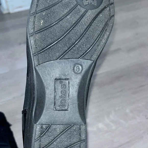 Totes rain and snow boots - black in color - Picture 2 of 5